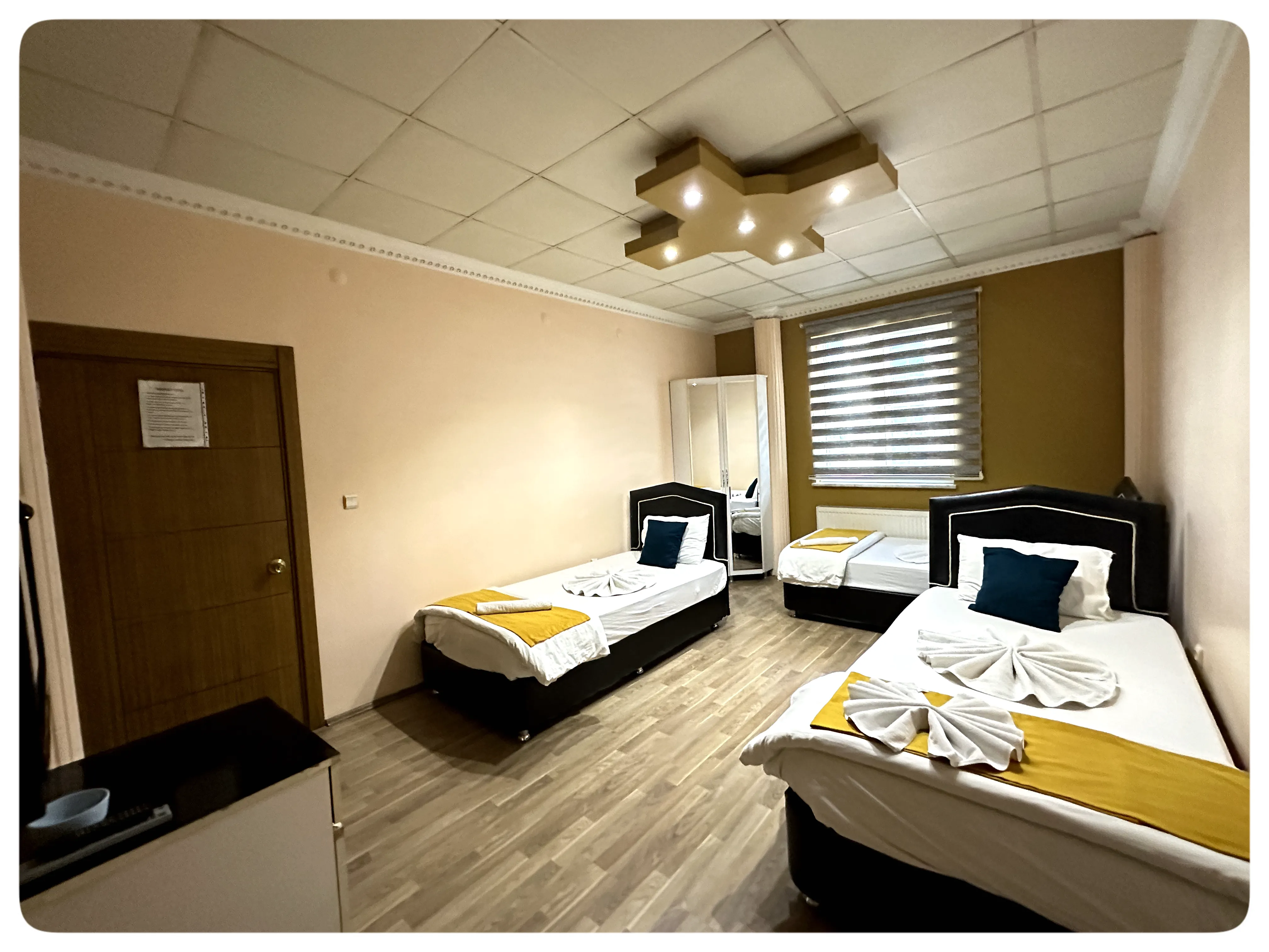 ÜÇ KİŞİLİK ODA (a room for three person)