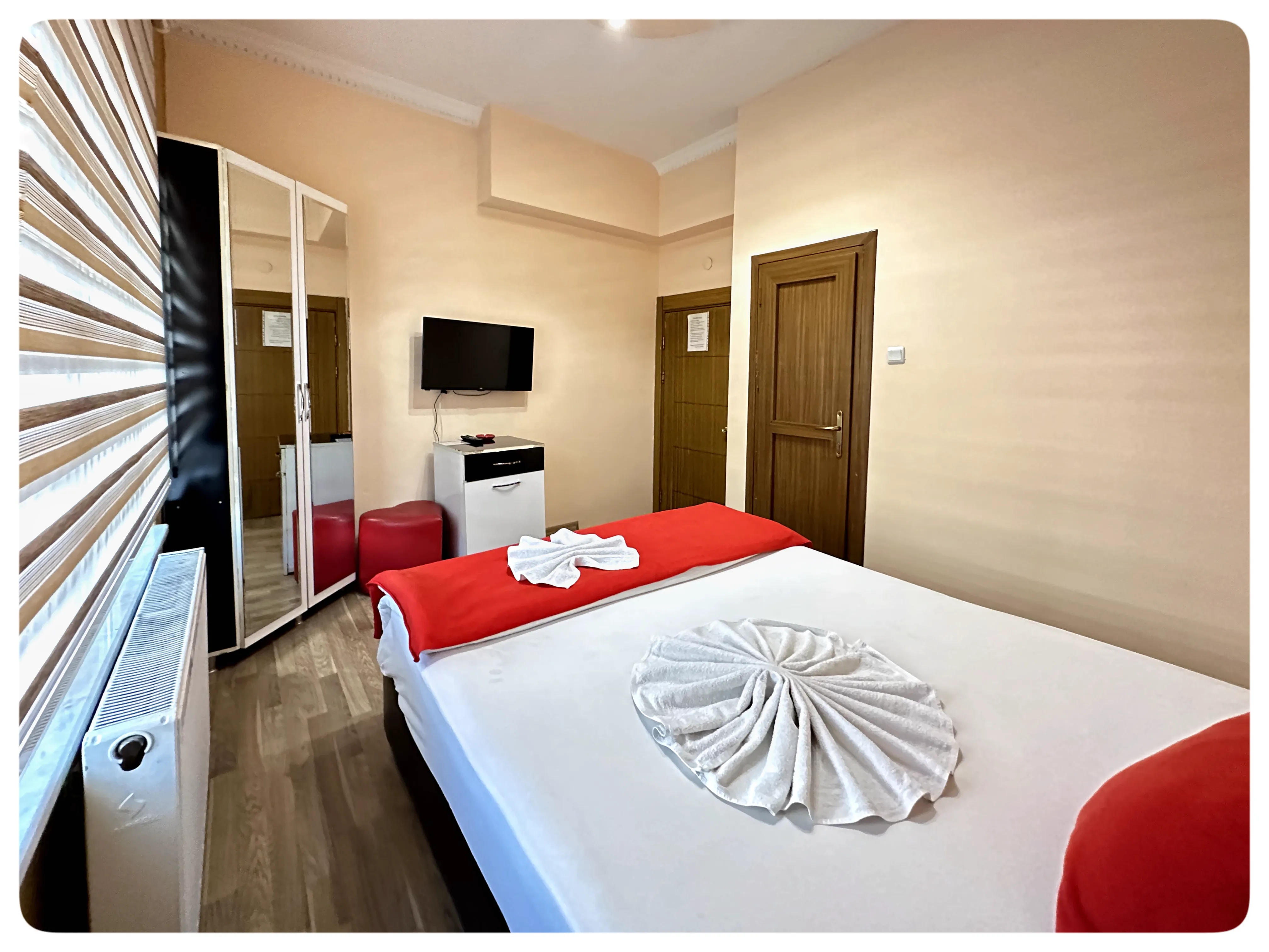 İKİ KİŞİLİK DUBLE YATAKLI ODA (a room for two person)