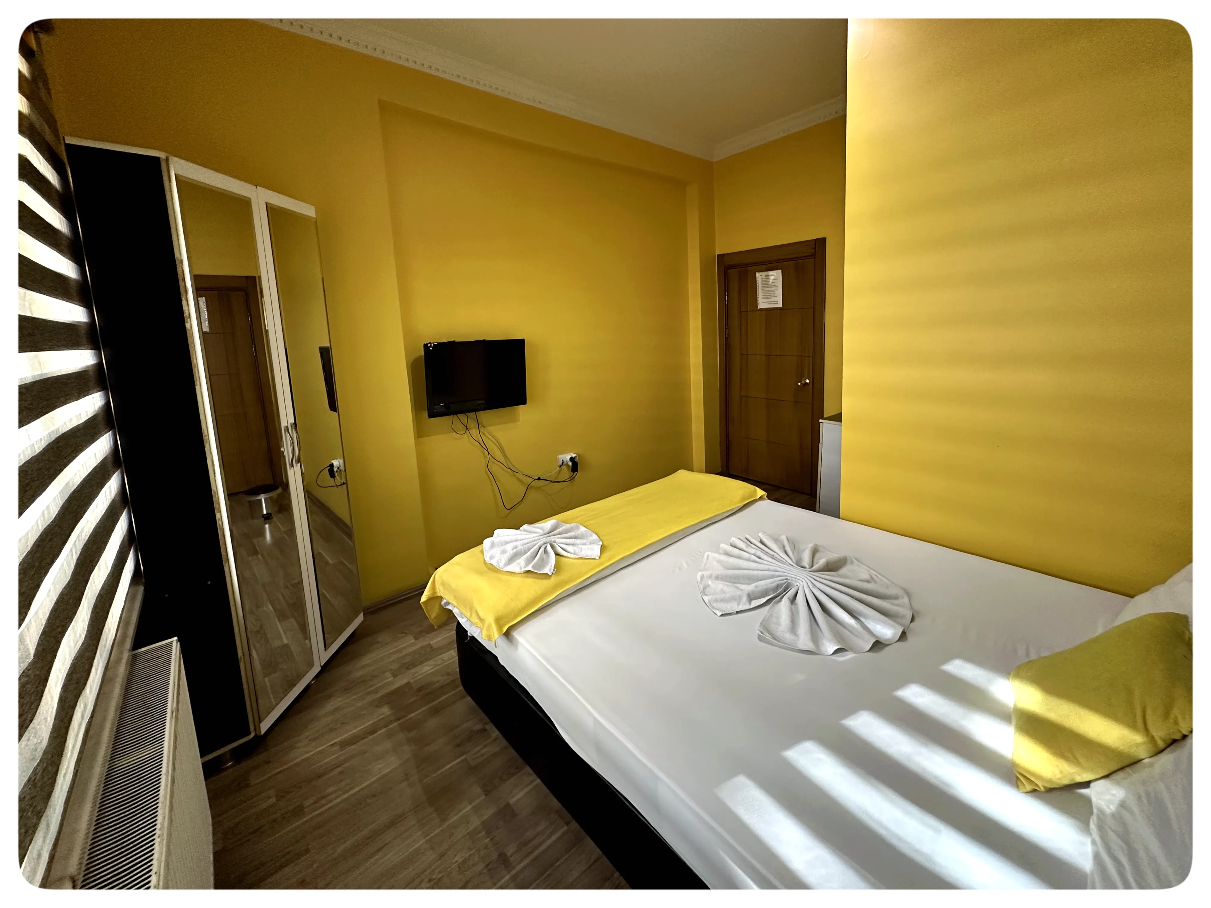 TEK KİŞİLİK ODA (a room for one person)